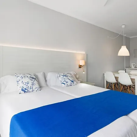 Hotel Flipflop Cala Mandia