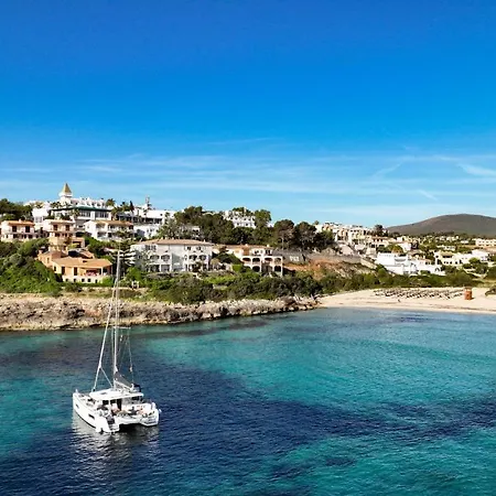 Hotel Flipflop Cala Mandia 3*