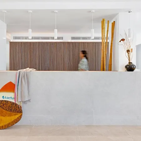 Flipflop Cala Mandia Hotel 3*