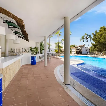 Flipflop Cala Mandia Hotel