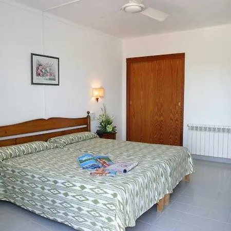 Flipflop Cala Mandia Hotel